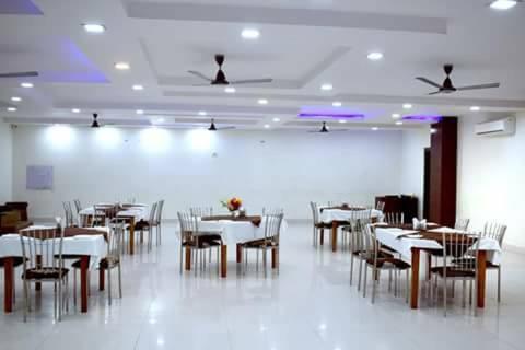 Satna Hotel Rk Residency المظهر الخارجي الصورة